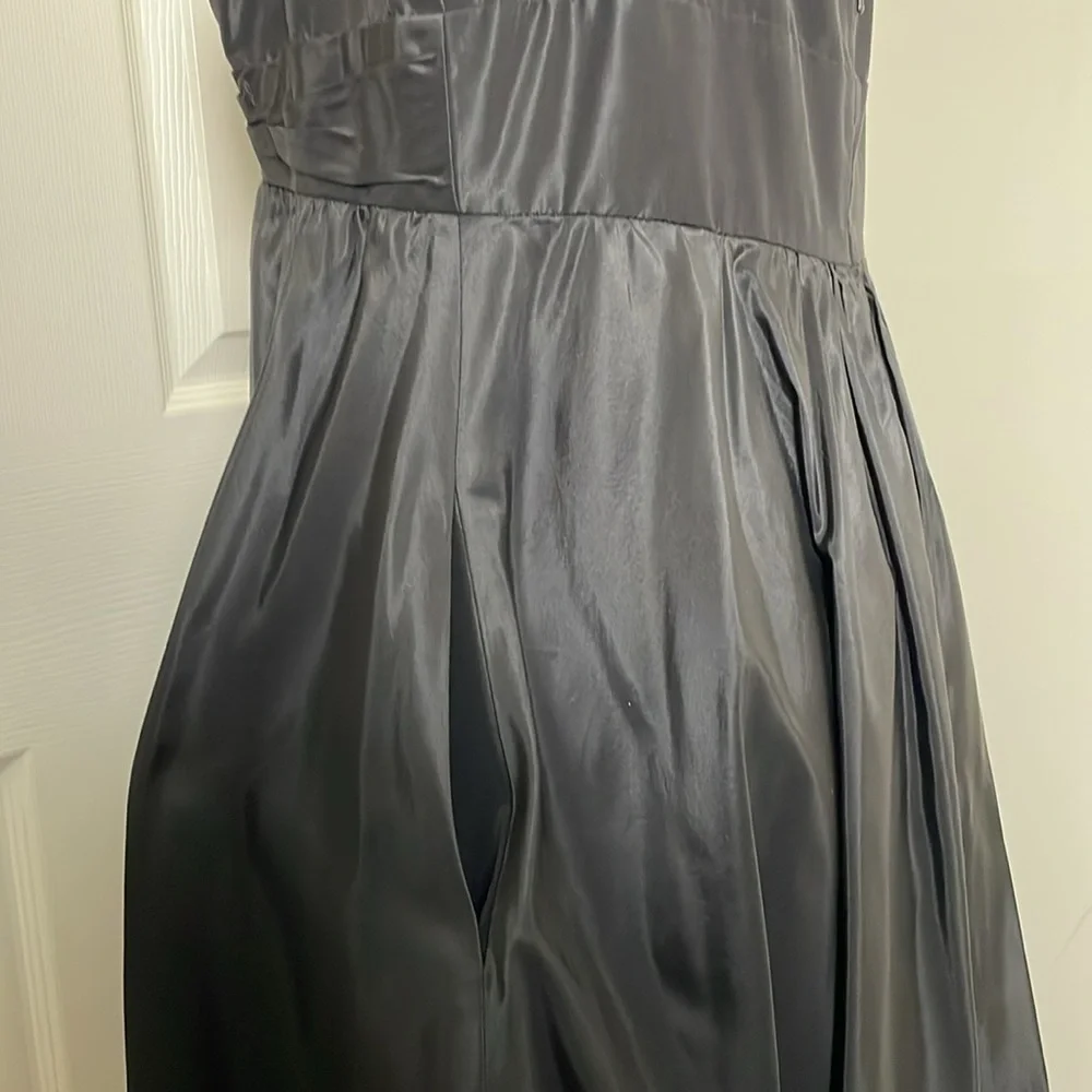 Carmen Marc Valvo: Silk Cocktail Dress with Bubble Hem - Picture 6 of 15